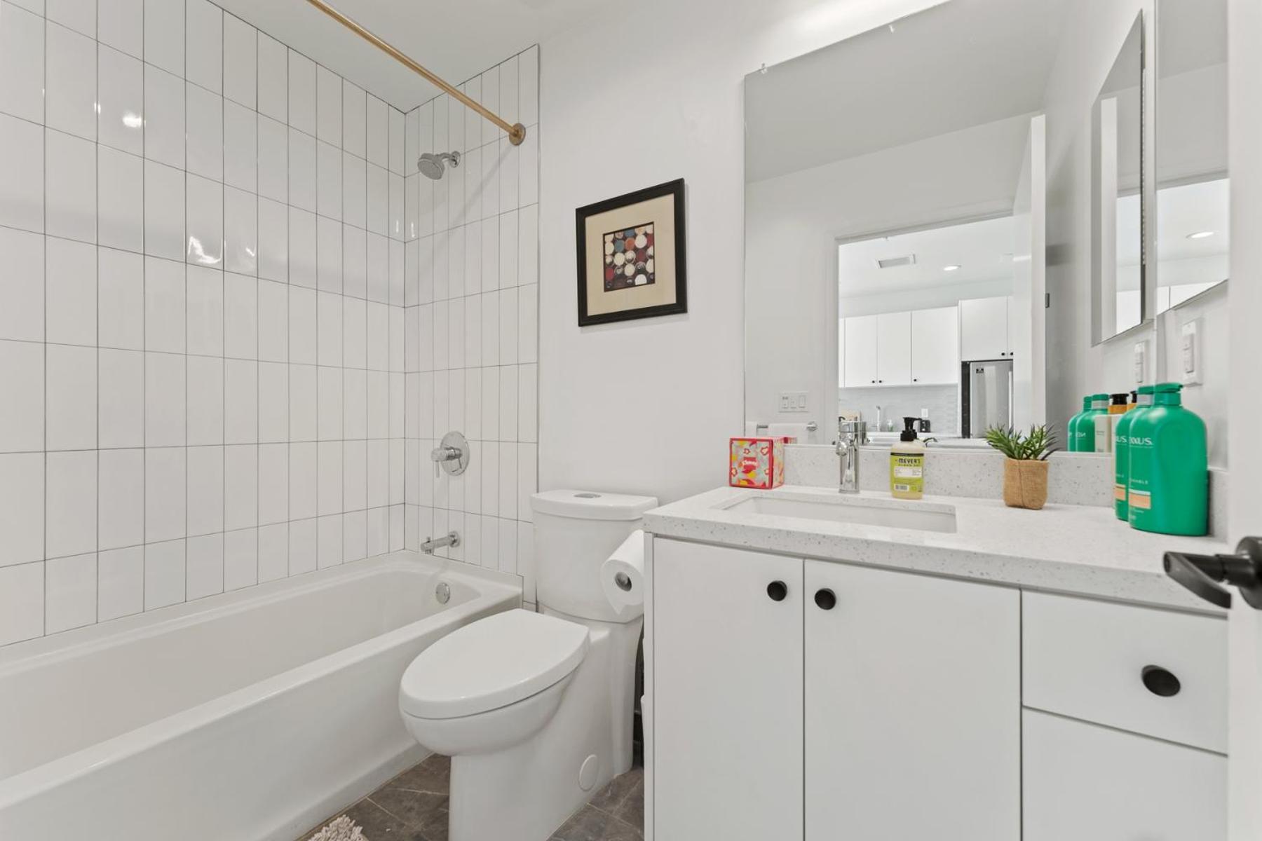 Chic Urban Retreat In Heart Of La, Steps From Attractions!