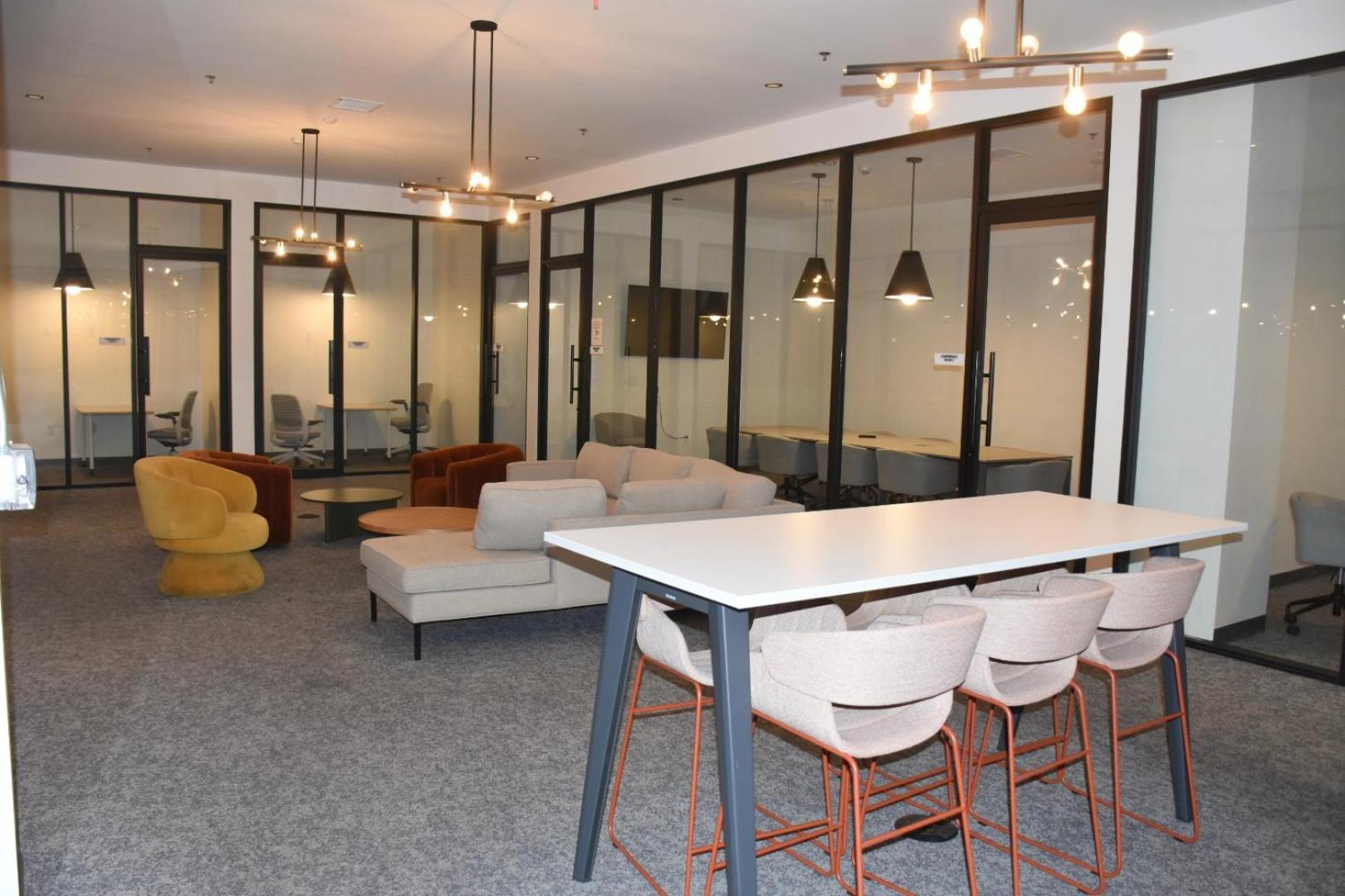 Chic Urban Retreat In Heart Of La, Steps From Attractions!